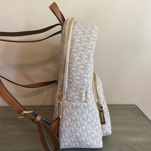 Michael Kors backpack - Picture 2 of 5